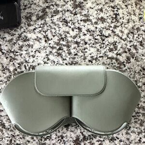 Apple Over-Ear Headphones - Silver